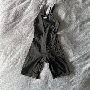 SPEEDO WOMEN's VANQUISHER KNEESKIN (Size 28)